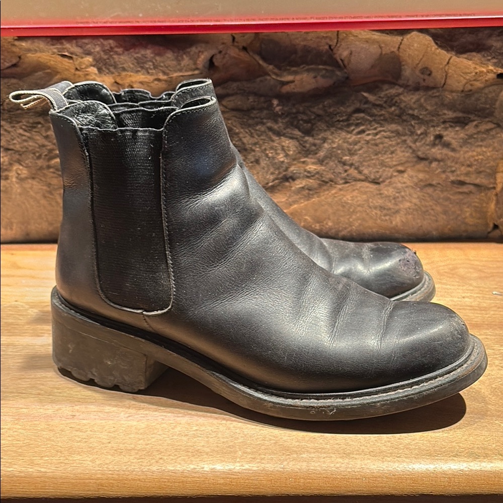 Black Leather ladies Chelsea Boots